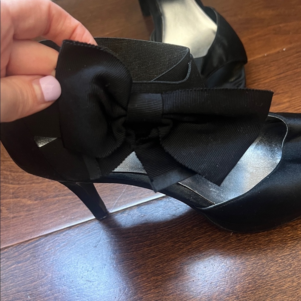 Elegant Black Satin Women's Heels - Picture 4 of 5